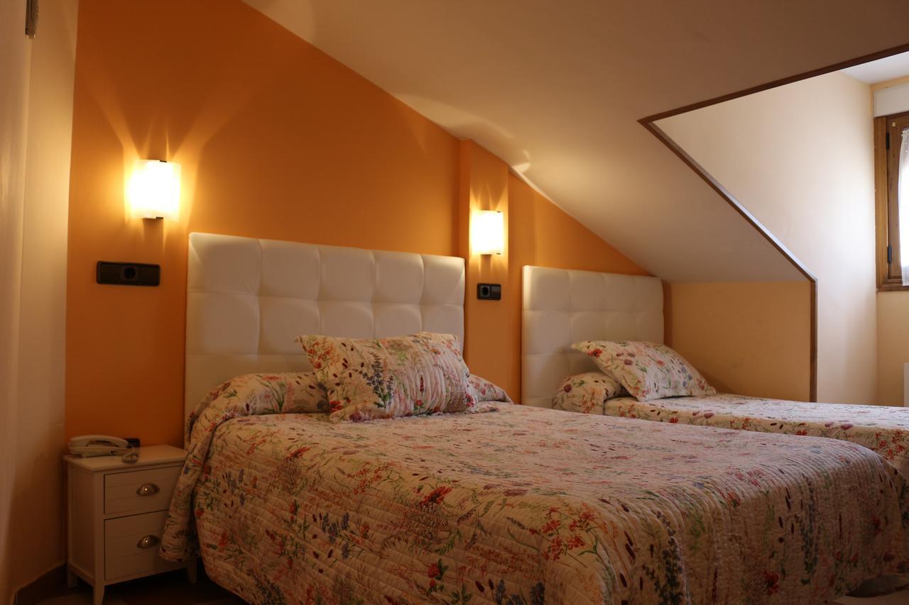 Hostal Don Jaime II Segovia Exterior foto